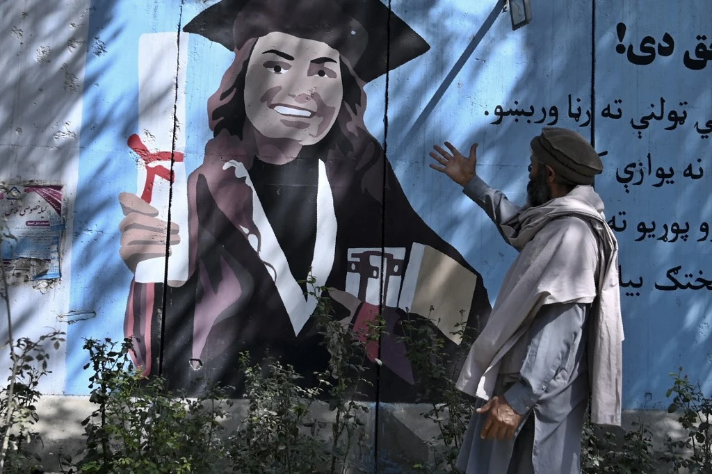 Guterres réclame «un dialogue» avec les talibans pour éviter le pire
