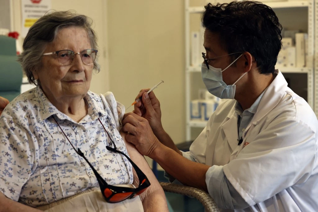 50 millions de vaccinés: la France revient de loin