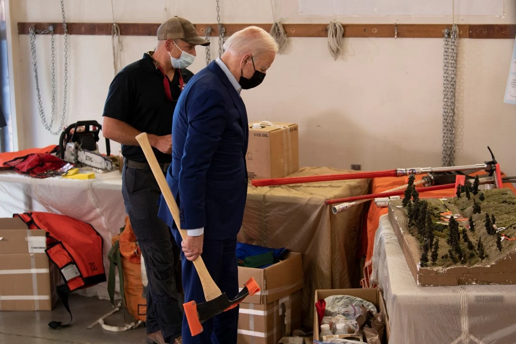 Biden entame sa première visite de président dans l'Ouest américain
