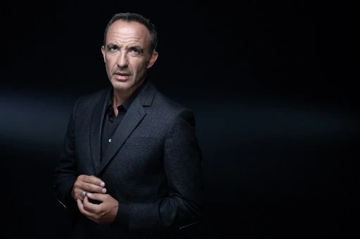 L'animateur de télévision franco-grec Nikos Aliagas lors d'une séance photo à Paris, le 16 septembre 2021 (Photo, AFP)