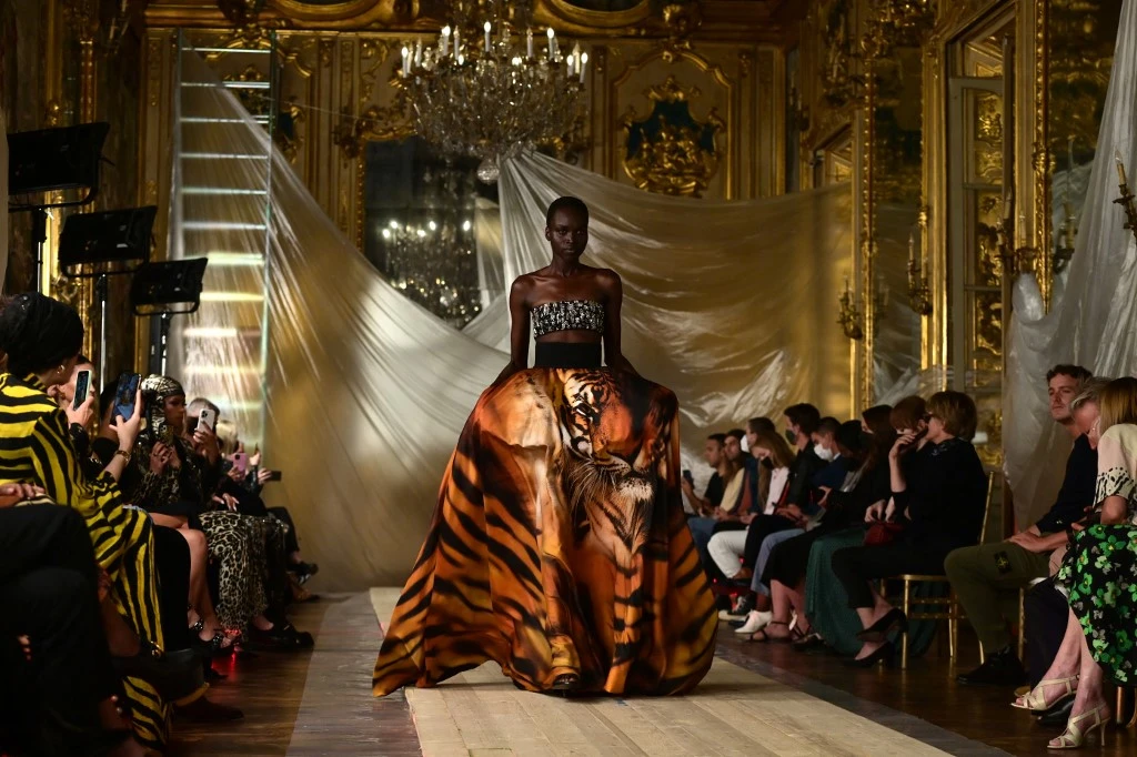 Le glamour disco de Fendi ouvre la semaine de la mode à Milan