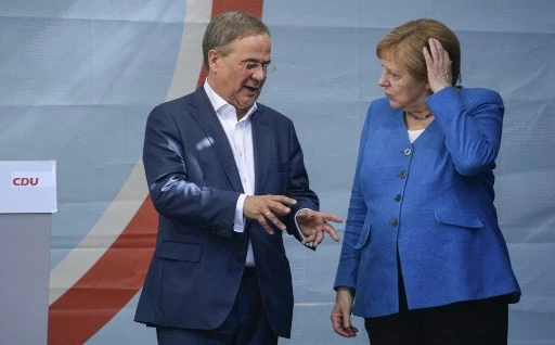 Allemagne: Merkel jette toutes ses forces dans l'arène avant un vote indécis