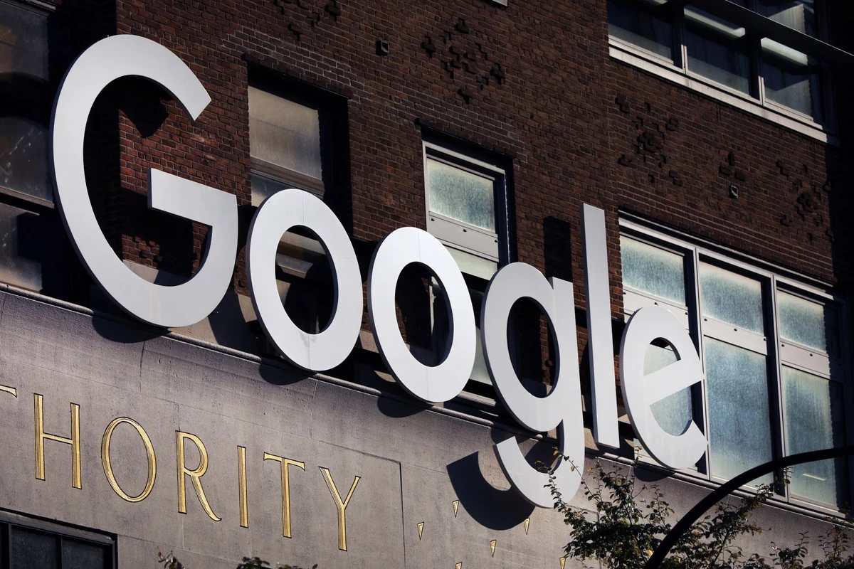 Boutiques d'applications mobiles: Apple et Google attaqués sur tous les fronts