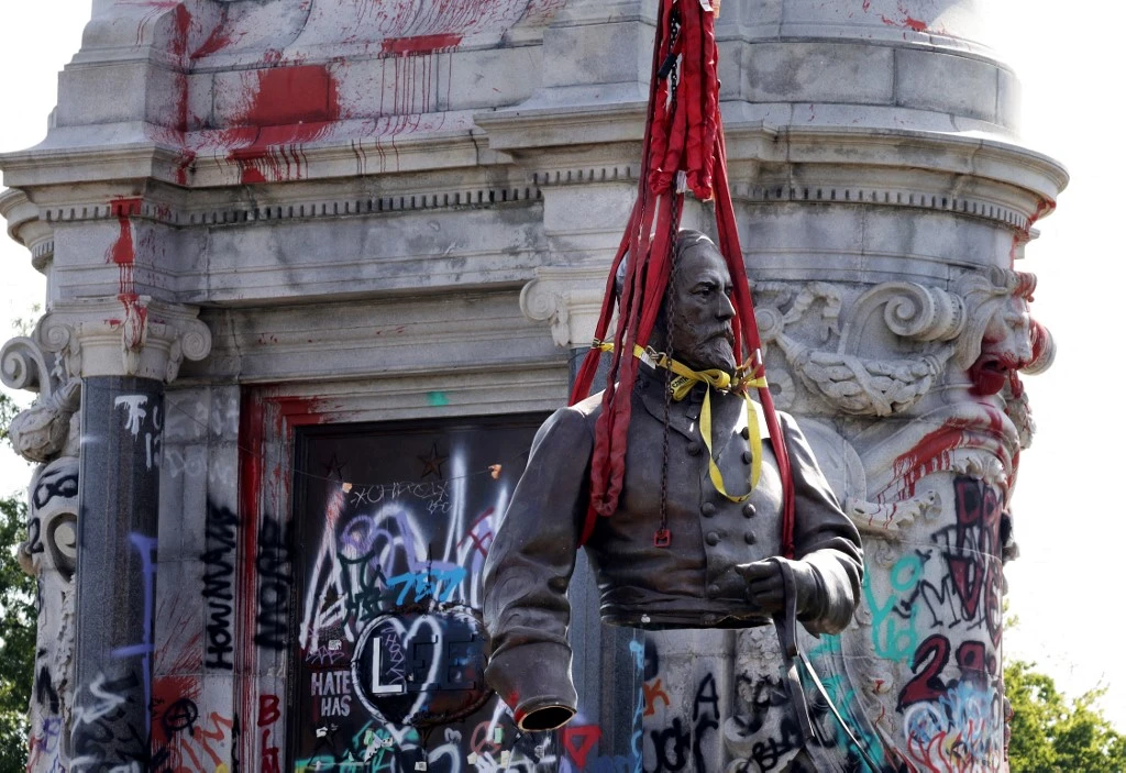 La statue déboulonnée du général Lee ne livre pas son mystère