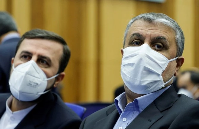 Le chef de l’Organisation iranienne de l’énergie atomique (OIEA), Mohammad Eslami, et l’ambassadeur d’Iran auprès de l'Agence internationale de l'énergie atomique (AIEA), Kazem Gharibabadi, assistent à la conférence générale de l’AIEA à Vienne en septembre. (Photo/Reuters)