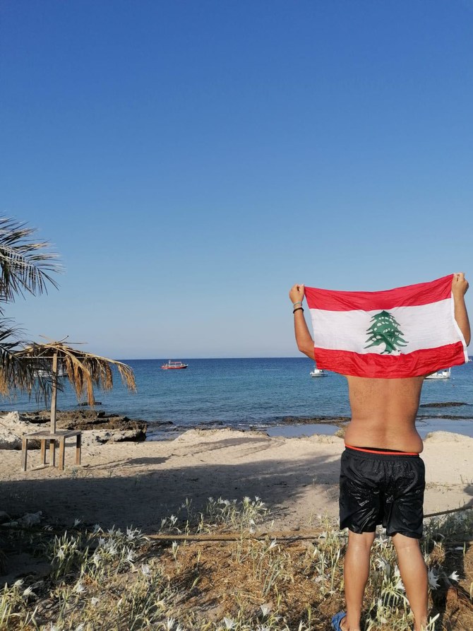 Un enseignant libanais nage 5,5 km pour défier les harcèlements contre l'obésité