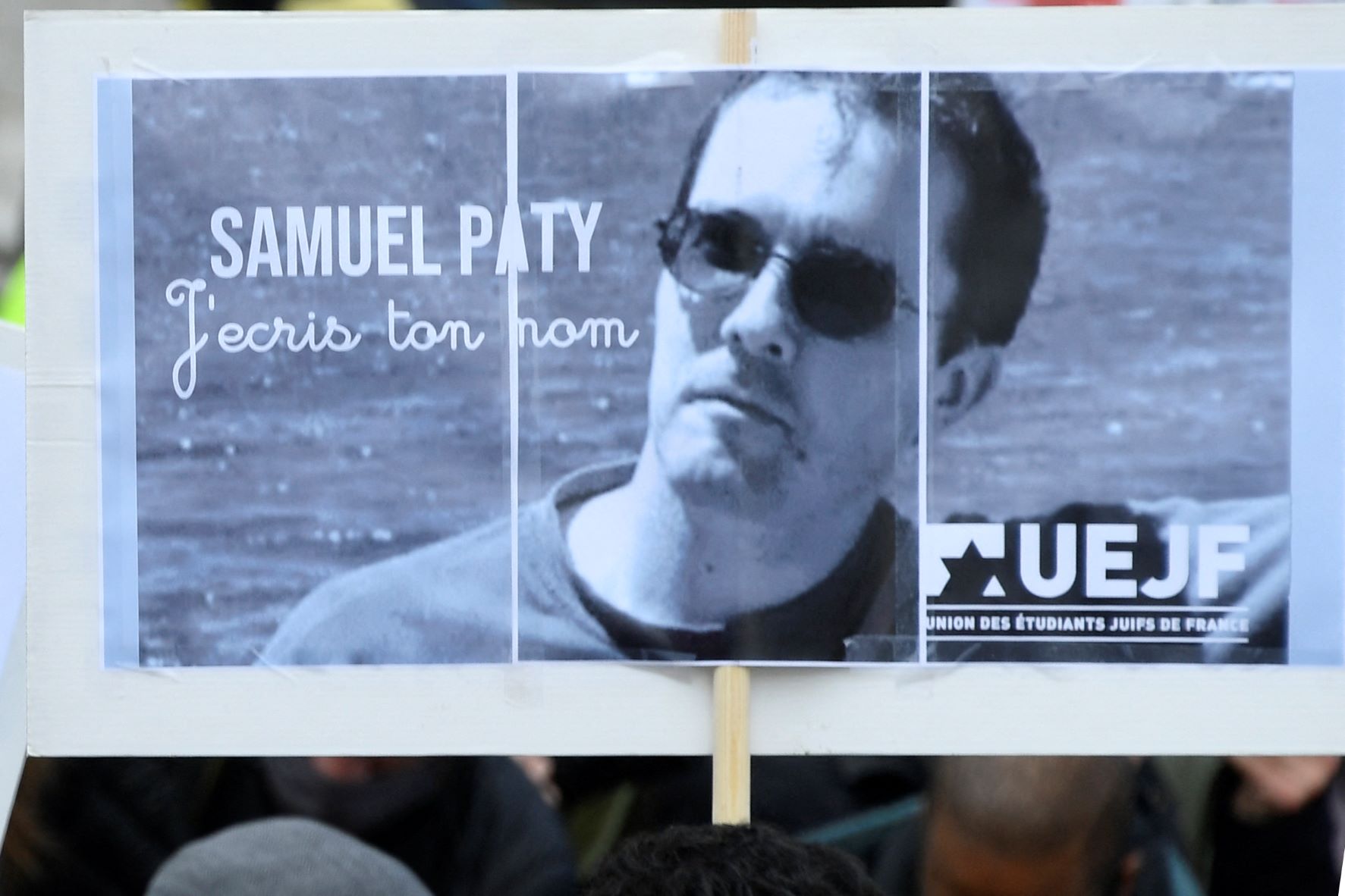 Un couple d'enseignants reçoit des menaces de mort avec une photo de Samuel Paty
