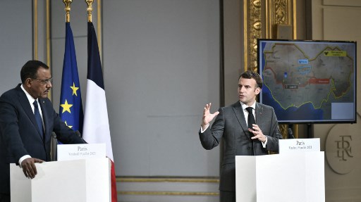 La France donne du matériel militaire au Niger pour la lutte anti-djihadiste