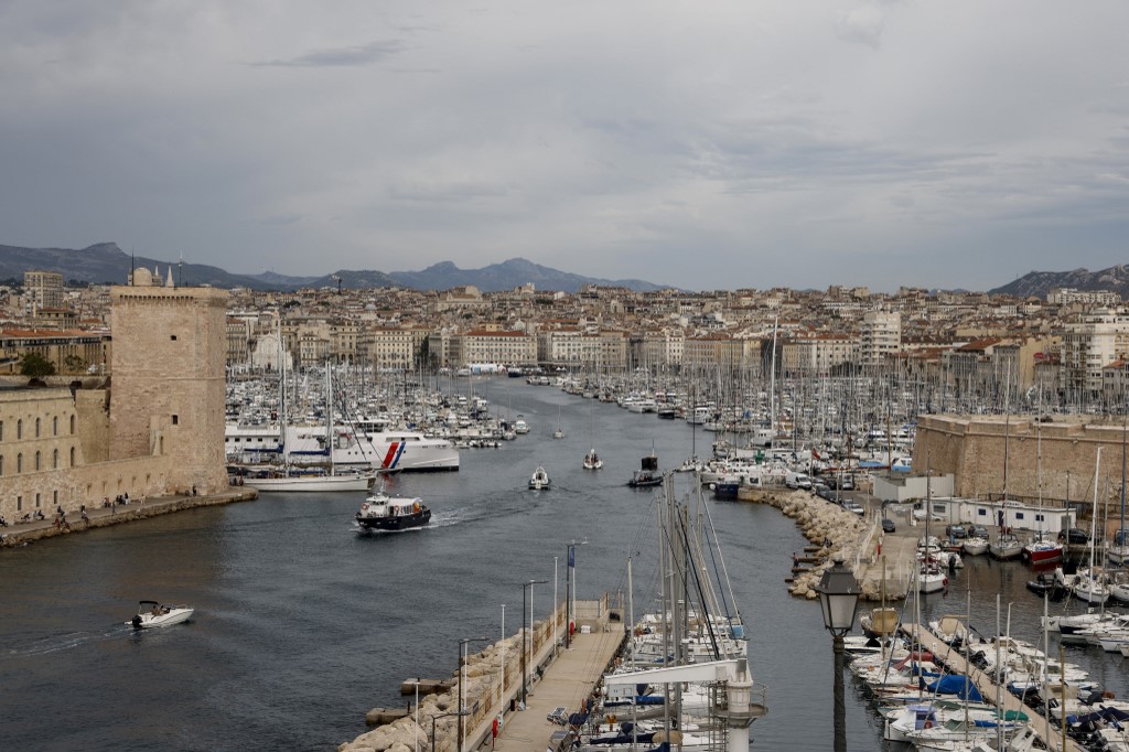 Cette photographie prise le 2 septembre 2021 montre une vue générale du Vieux-Port de Marseille, dans le sud-est de la France. (AFP