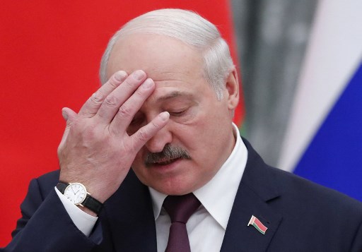 Bélarus: dizaines d'arrestations pour des commentaires sur la mort d'un officier du KGB