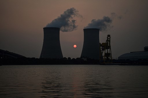 Une vue générale montre la centrale électrique charbon-électricité de Wujing à Shanghai le 28 septembre 2021. (Hector Retamal/AFP)