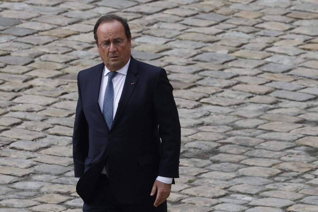 L'ancien président français François Hollande à Paris le 29 septembre 2021 (AFP)