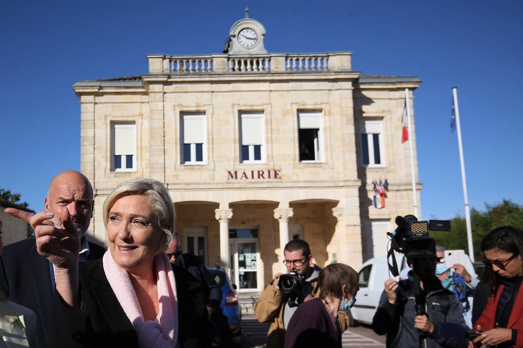 Marine Le Pen «pas chamboulée» par les sondages et la montée d’Éric Zemmour