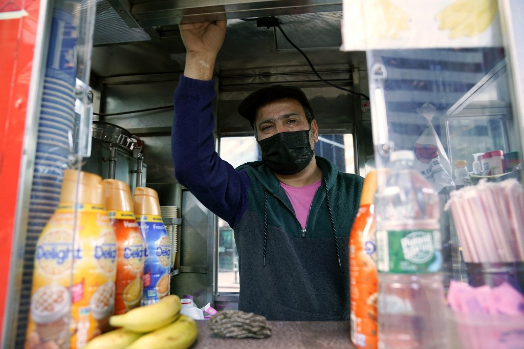 A New York, la reprise se fait attendre pour Abdul Rahman et son café ambulant