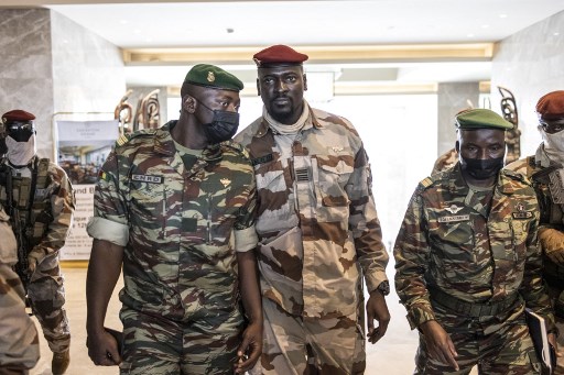 Guinée: le chef de la junte prête serment comme président de transition