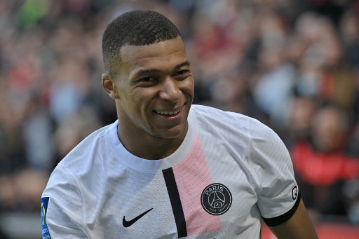 Bleus: Mbappé cinquantenaire pressé