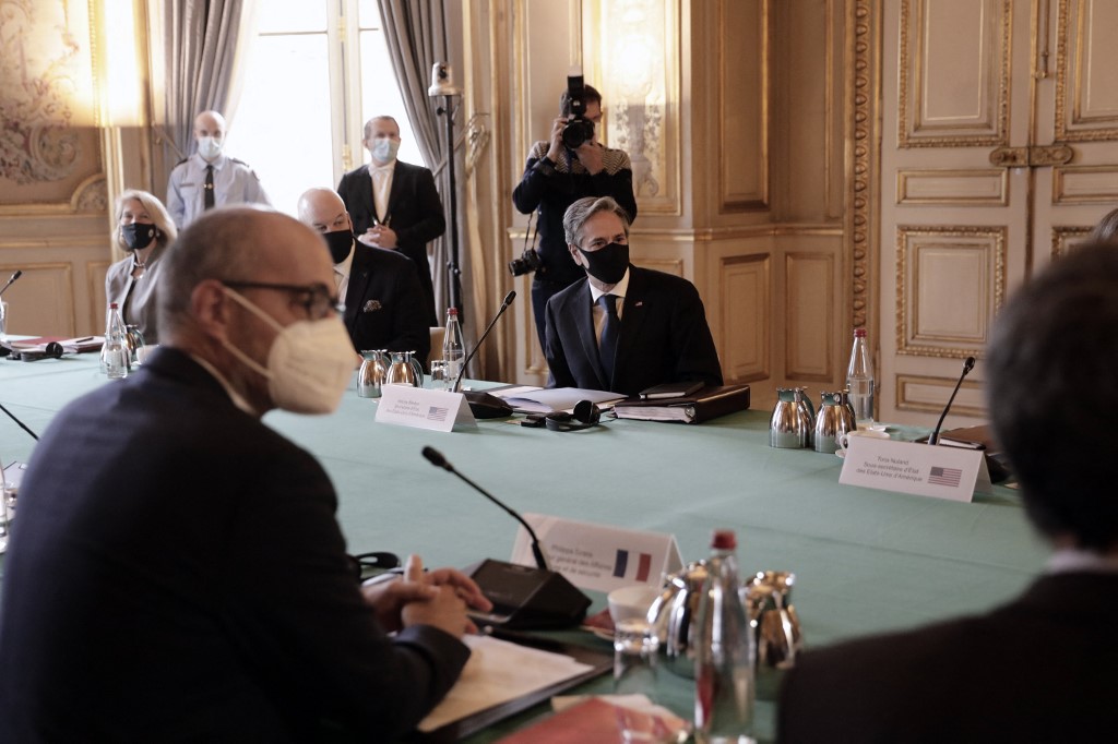 Retrouvailles studieuses pour Blinken à Paris après la crise franco-américaine