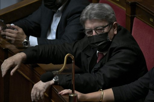 Mélenchon écrit à Macron pour lui proposer un débat sur la politique étrangère