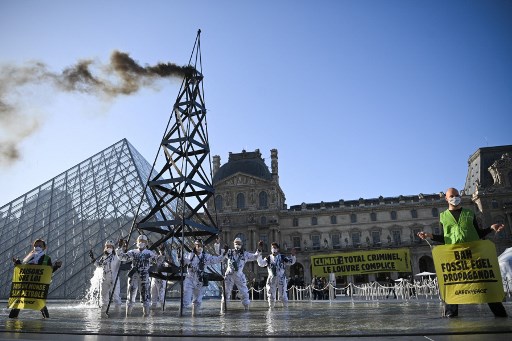 Greenpeace dénonce un partenariat entre le musée du Louvre et TotalEnergies