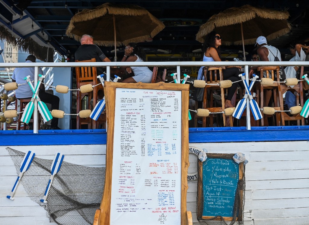 A Cuba, les restaurants rouvrent mais les prix s'envolent