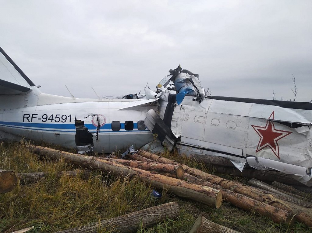 Un avion s'écrase dans le centre de la Russie, 16 morts