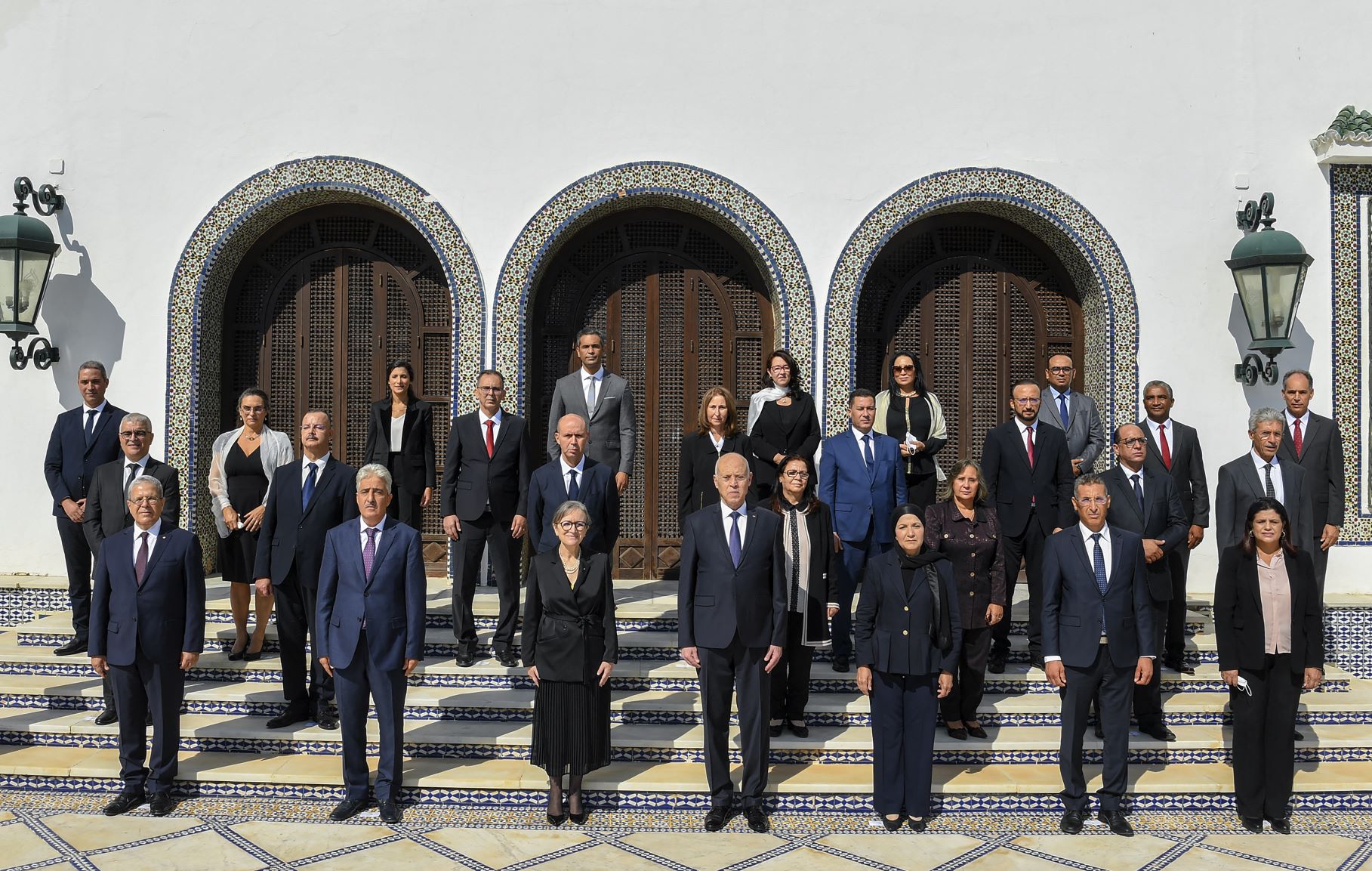 Loin des calculs politiques