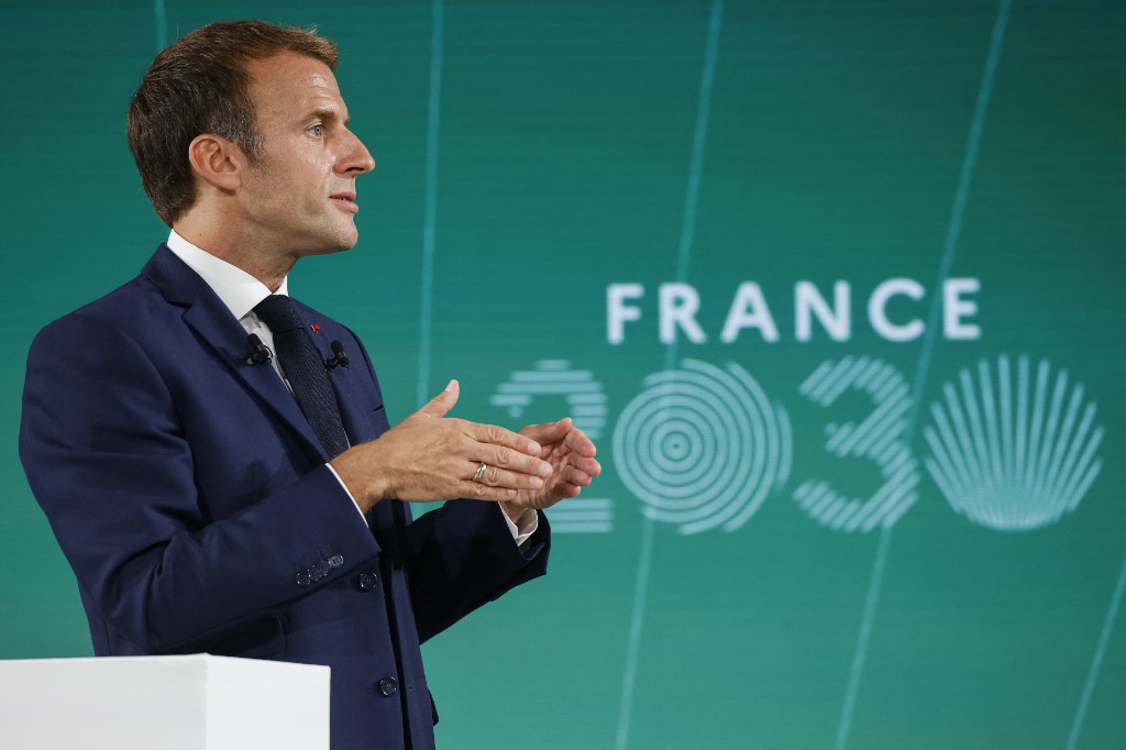 Macron annonce 30 milliards d'euros d'investissements pour réindustrialiser la France