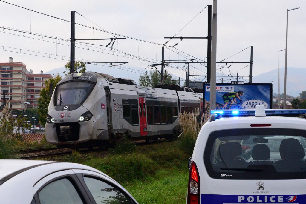 Trois personnes, dont deux Algériens, meurent percutées par un train