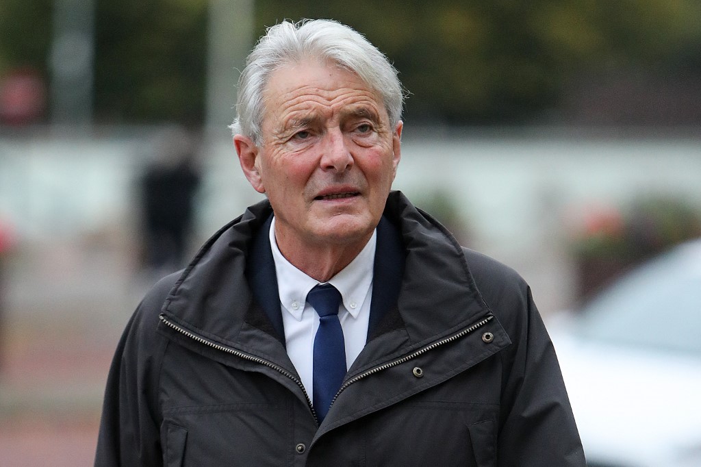 David Henderson arrive au Cardiff Crown Court le 18 octobre 2021 pour être jugé dans le cadre de l'accident d'avion qui a tué le footballeur Emiliano Sala. (AFP)