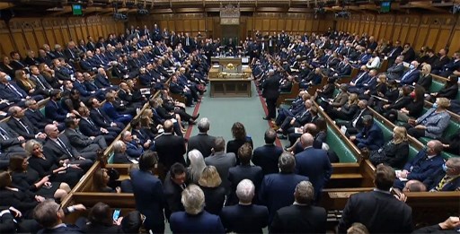Sous le choc, le Parlement britannique rend hommage au député tué