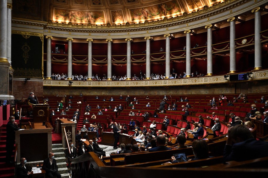 Premier feu vert de l'Assemblée pour recourir au pass sanitaire jusqu'à l'été 2022