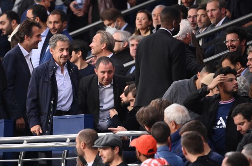 France: forcé à témoigner à un procès, l'ancien président Sarkozy joue l'apaisement
