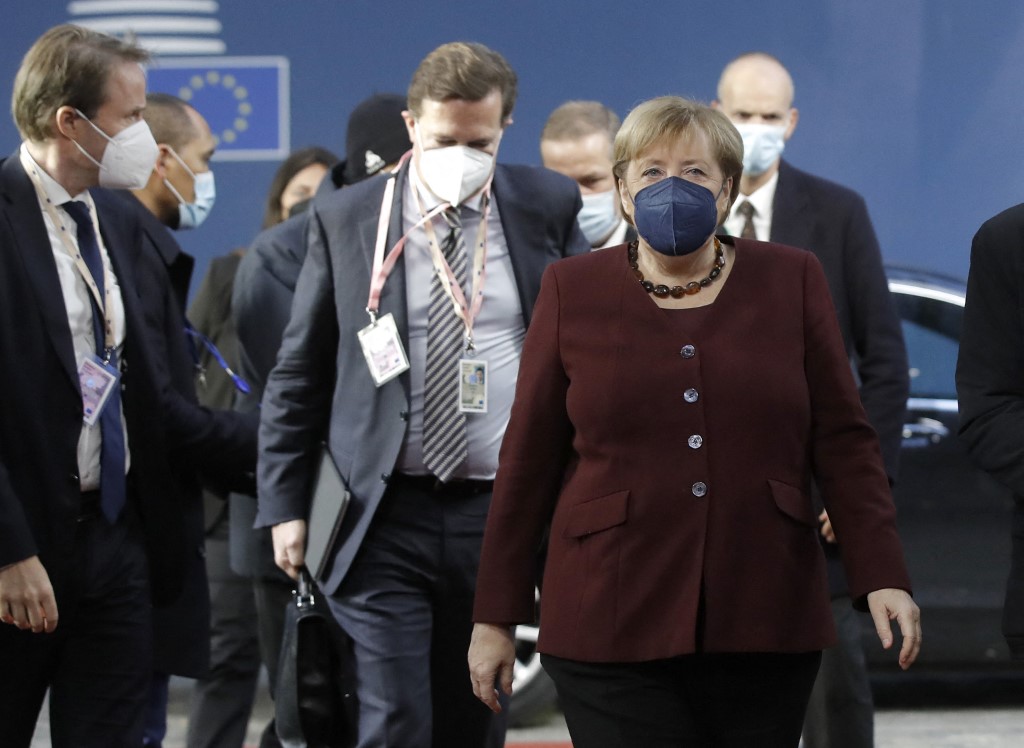 La chancelière allemande Angela Merkel arrive le deuxième jour d'un sommet de l'Union européenne (UE) au Conseil européen à Bruxelles le 22 octobre 2021.(AFP)