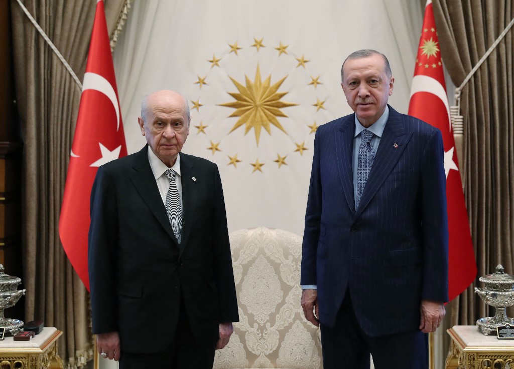 Erdogan renonce à expulser les diplomates occidentaux, la Turquie évite le pire