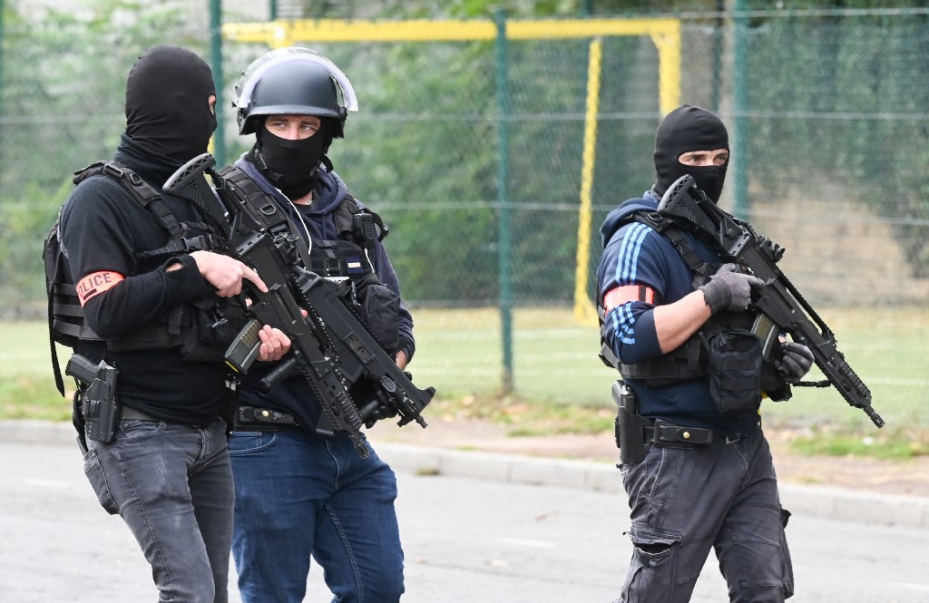 Tirs contre la police à Lyon: la police sur le terrain à La Duchère