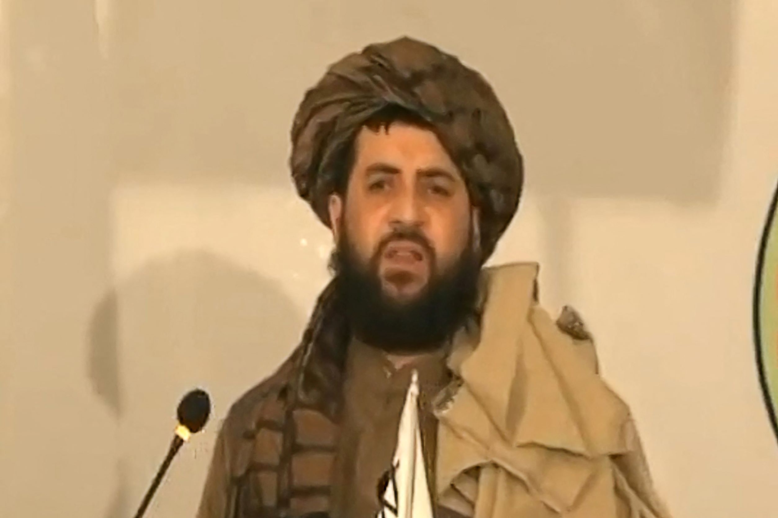 Afghanistan: le ministre fils du mollah Omar se montre pour la première fois