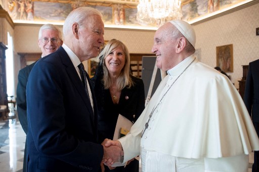 Long tête-à-tête avec le pape pour Biden, qui veut revenir sur le devant de la scène internationale