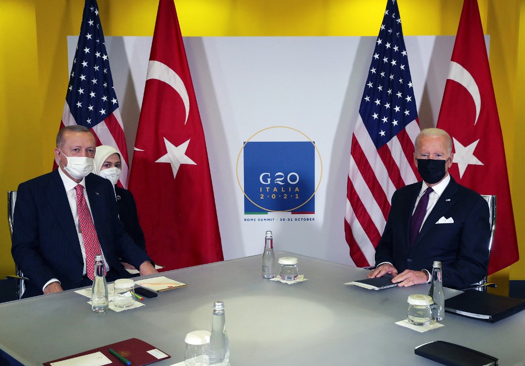Biden et Erdogan se promettent à Rome de mieux coopérer