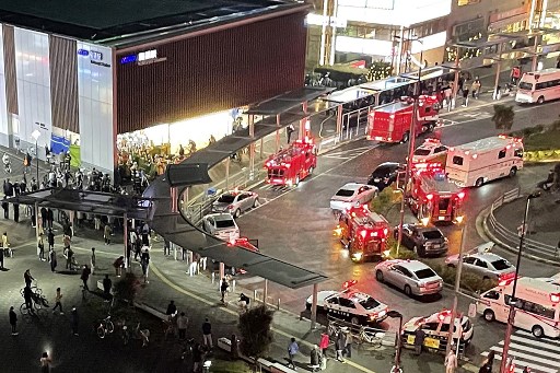 Attaque dans un train à Tokyo: 17 blessés, un suspect arrêté
