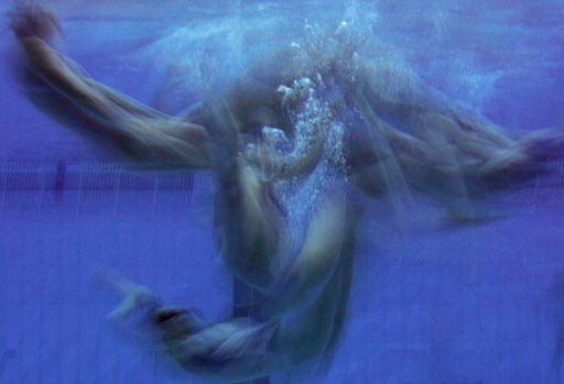 L'équipe de France de natation synchronisée s'entraîne à Sydney le 21 septembre 2000, trois jours avant le début de la compétition olympique. (Joël Saget/AFP