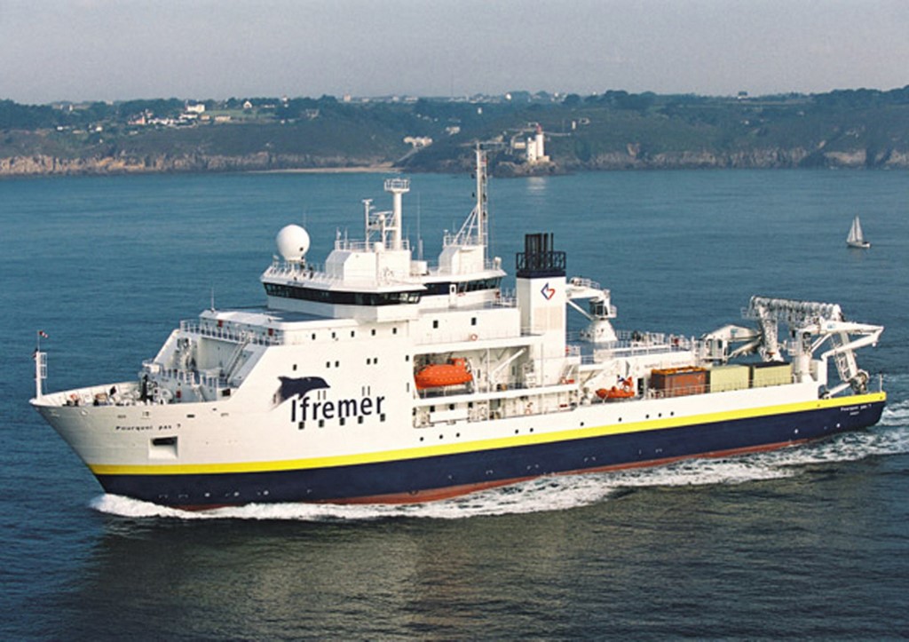 La France a déjà une longueur d’avance dans le domaine de l’exploration sous-marine grâce à la flotte de de l'Institut français pour l'exploitation de la mer, Ifremer. Sur cette photo, le navire océanographique ultra-moderne, le « Pourquoi pas? » (du nom du célèbre navire du Commandant Charcot, un des pionnier de l’exploration australe) , qui a pour mission principale la cartographie sous-marine, et participe à la compréhension des changements climatiques en étudiant les variations des températures, de salinité ou de courants. (Photo, AFP)