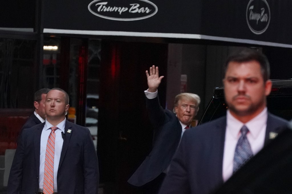 Trump temoigne à New York dans une procédure en justice contre ses gardes du corps