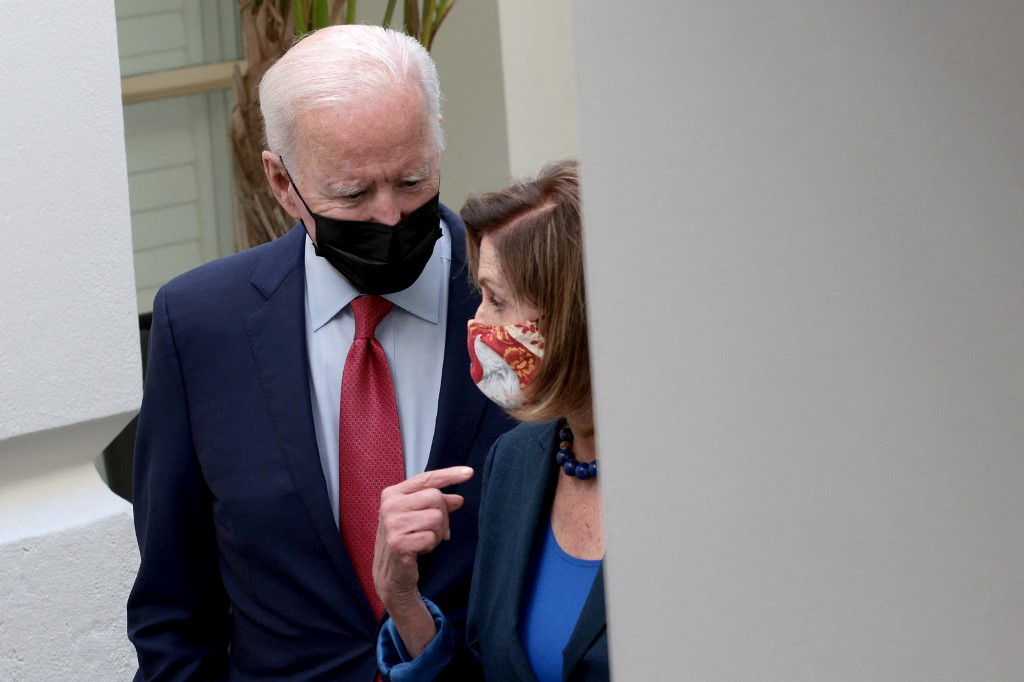 Biden doit batailler sur tous les fronts pour sauver ses réformes