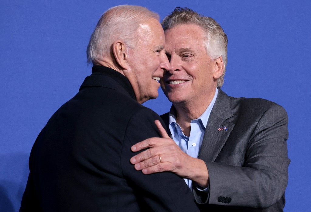 Biden soutient un candidat démocrate en Virginie, dans une élection locale à gros enjeux
