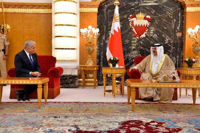 Le roi de Bahreïn reçoit Lapid lors d’une visite historique