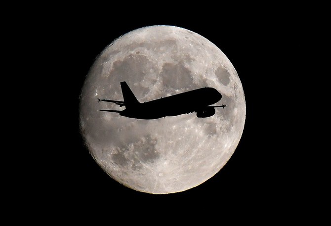 Un avion de passagers effectue son approche finale de l'atterrissage à l'aéroport d'Heathrow à Londres (Reuters/photo d'archives)