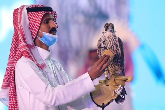 Les ventes dépassent 1 million de SR lors de la 7e nuit de la 2e vente aux enchères du Saudi Falcons Club