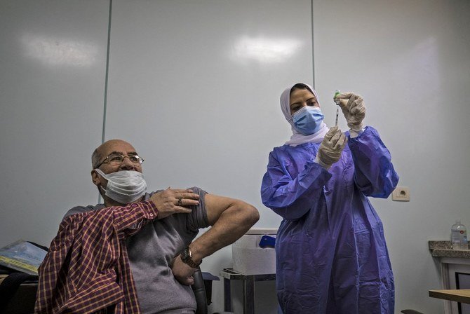 Egypte : Les employés du gouvernement non vaccinés seront interdits d'accès au lieu de travail