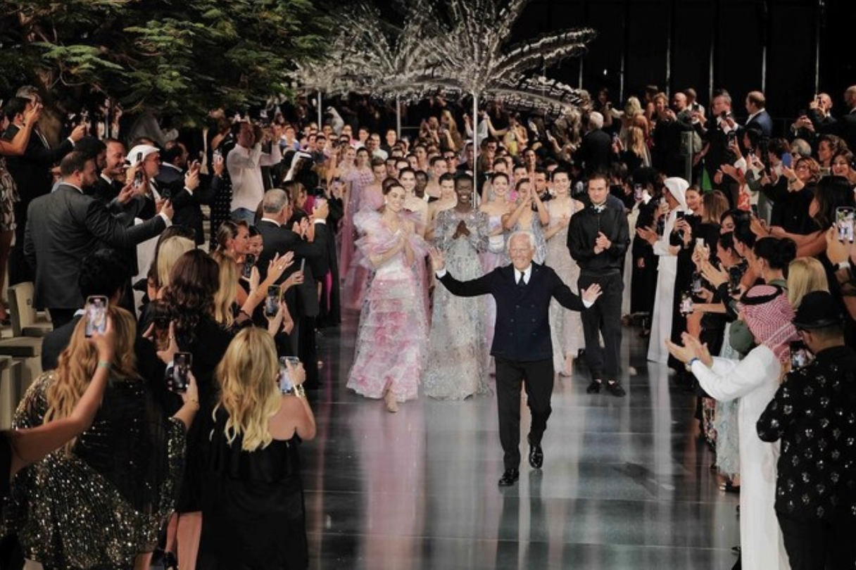 À Dubaï, le défilé éblouissant du créateur italien Giorgio Armani
