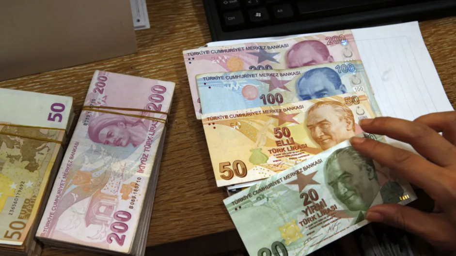 Turquie: la livre au plus bas après des limogeages à la Banque centrale